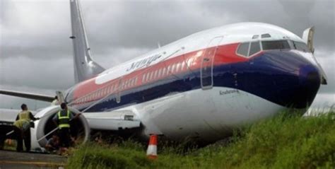 Crash of a Boeing 737-36M in Yogyakarta | Bureau of Aircraft Accidents ...