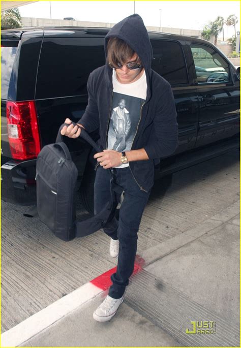 Zac Efron Flies To France | Photo 105811 - Photo Gallery | Just Jared Jr.