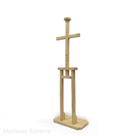 Wooden armor stand • Medieval Extreme