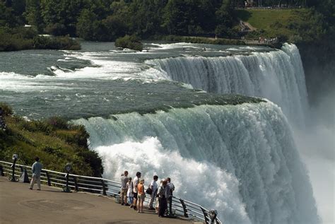 tourists-at-niagara-falls - New York Pictures - New York - HISTORY.com