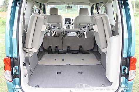 Nissan Evalia Interior Review - Part 2/3