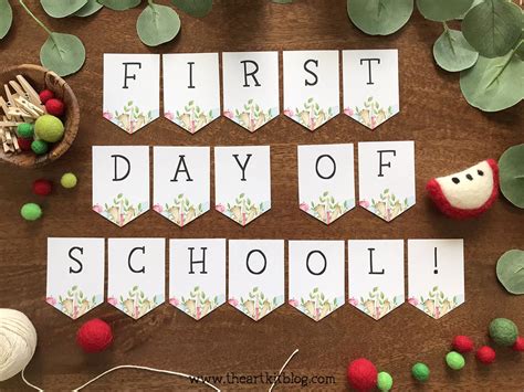 First Day of School Banner {FREE PRINTABLE DOWNLOAD!} - The Art Kit