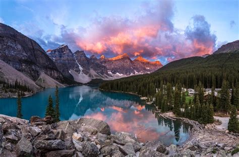 A beautiful morning sunrise in Moraine Lake Banff National Park Canada ...