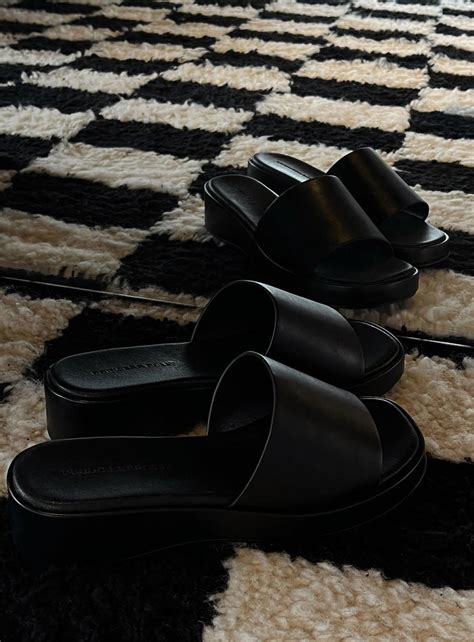 Delia Sandals Black