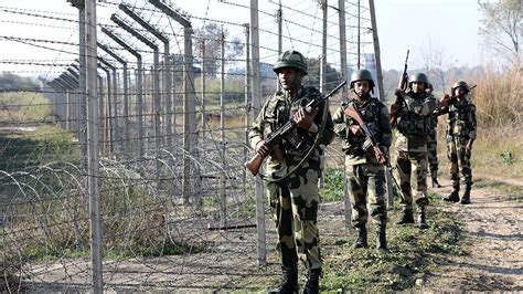 India, Pakistan locked in border fighting amid coronavirus crisis ...