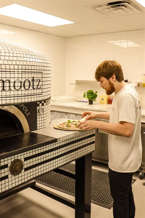 Mootz pizza opens in Countryside Village – Westside Wired