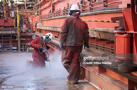 312 North Sea Oil Rig Workers Stock Photos, High-Res Pictures, and ...