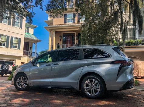 2021 Toyota Sienna Hybrid Platinum AWD | Road Trip Review - Hooniverse