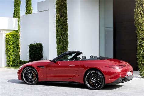 The 2023 Mercedes-AMG SL Debuts With AMG Styling, Sporty Interior, And ...