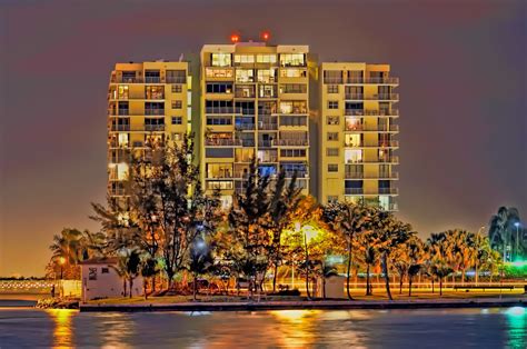 Venetian Isle Condominium, 801 North Venetian Drive, Miami… | Flickr