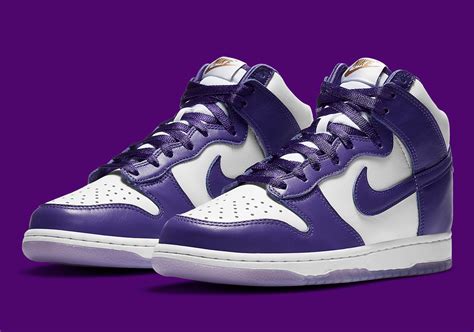 Nike Dunk High SP WMNS Varsity Purple DC5382-100 | SneakerNews.com