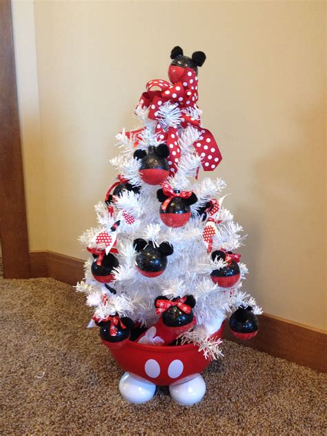 Minnie Mouse Christmas Tree – HomeDecorish