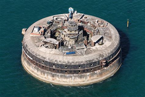 Fort in the Solent creates a bidding war at auction - but the £750,000 ...