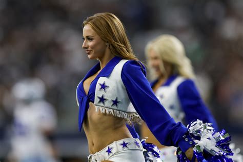 Meet The Dallas Cowboys Cheerleader Everyone's Obsessed With - The Spun