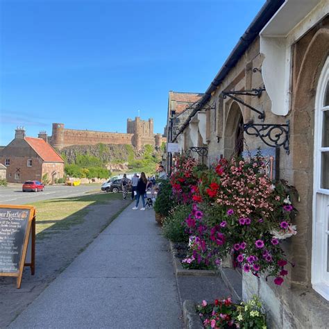 Our guide to: Bamburgh Village, Beach and Castle - Doxford Cottages