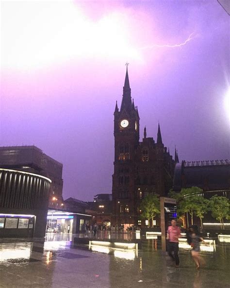 'Mother of all thunder storms': Dramatic bolt of lightning illuminates ...