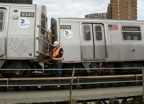 NYC Subway Derailments Puts Pressure on MTA to Get Riders Back - Bloomberg