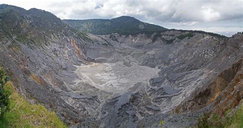 Premium Photo | Beautiful view ratu crater at tangkuban perahu mountain