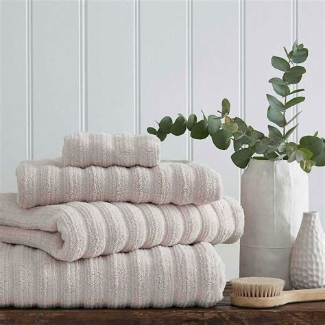 Bath towel colors to avoid – experts agree on these 5 shades | Livingetc