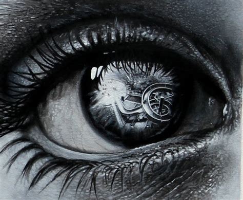 Photorealistic Paintings of Eyes Reflecting Their Surroundings