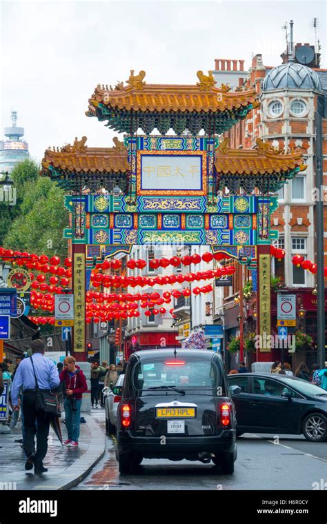 China Town in London on a rainy day - the famous big gate Stock Photo ...