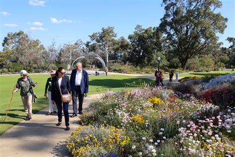 Passionate Kings Park volunteers lead wildflower tour - Government House