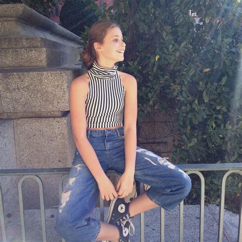 Nicole Wallace on Instagram: “🙃happy girl🦄” Nicole Wallace, Outfits ...