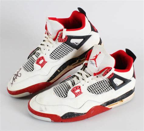 1989 Michael Jordan Chicago Bulls Air Jordan IV Sneakers | Memorabilia ...