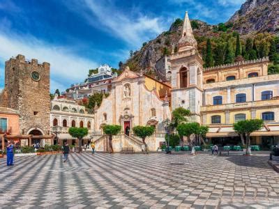 Piazza IX Aprile (April 9th Square), Taormina