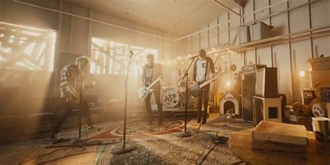 5 Seconds Of Summer Get Vulnerable In 'Amnesia' Music Video | HuffPost