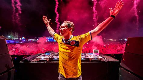 Tiësto Announces He's Expecting a Baby Girl - EDM.com - The Latest ...