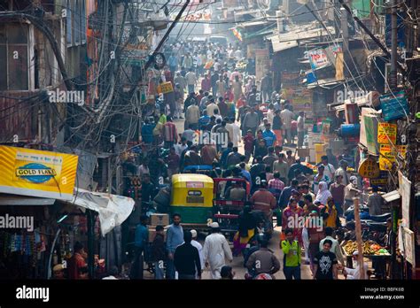 Crowded Narrow Street in Old Delhi India Stock Photo: 24315939 - Alamy