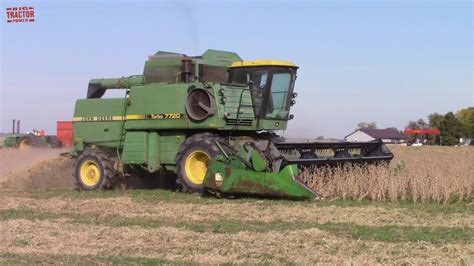 JOHN DEERE 7720 Turbo Combine Harvesting Soybeans - YouTube