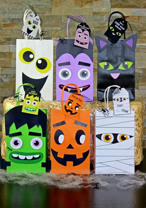 Halloween Favor Bag | Halloween party bags, Halloween favor bag ...