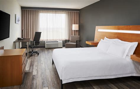 Superior Guest Rooms | Novotel Toronto Vaughan Luxury Hotel