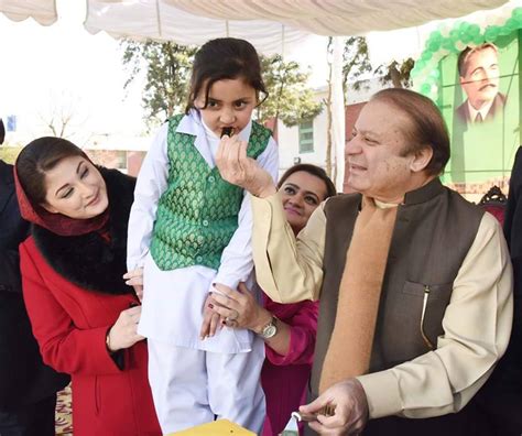 Nawaz Sharif & Daughter Maryam Nawan Adorable Clicks