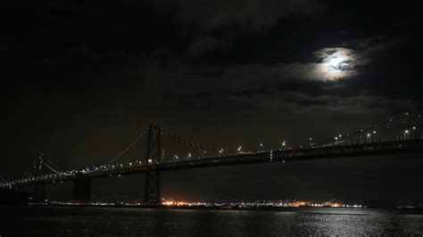 San Francisco’s Bay Bridge Lights Go Dark - The New York Times