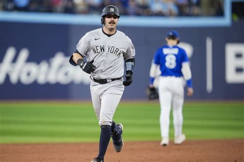 Yankees rookie Austin Wells hits late homer in spoiler win over Jays ...