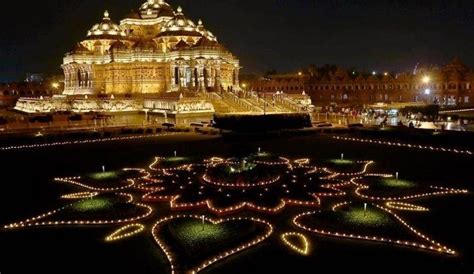 These Gorgeous Pictures Of A Lit-Up Akshardham Temple Are Tempting Us ...