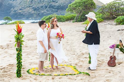 Hawaiian Wedding | Dresses Images 2022