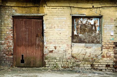 Slum house stock photo. Image of abandoned, bricklaying - 7386476