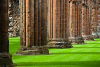 Sweetheart Abbey - History, Travel, and accommodation information