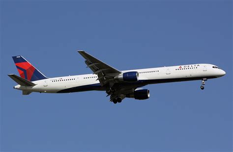 Boeing 757-300 Delta Airlines. Photos and description of the plane