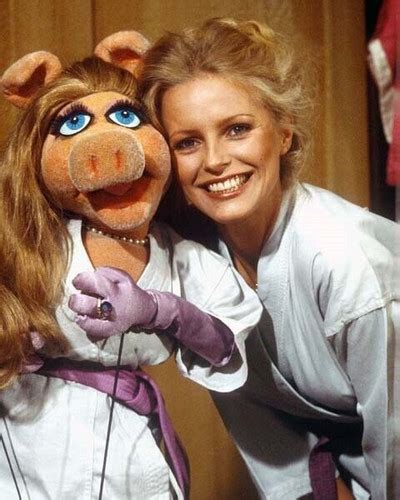 Cheryl Ladd poses with Miss Piggy guesting on The Muppet Show 1978 8x10 ...