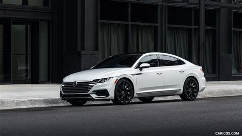 2020 Volkswagen Arteon SEL R-Line Edition (US-Spec) | Front Three-Quarter