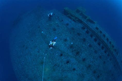 Wreck of the HMHS Britannic, Titanic's sister ship. : r/interestingasfuck