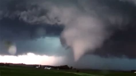 Strong Tornado Hits Columbus, Ohio | columbus ohio tornado today Feb 27 ...