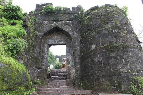 Sinhagad Fort, Pune - Location, Timings, Places to Visit