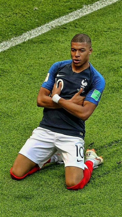 Kylian mbappe | Football players photos, French soccer players, Kylian ...