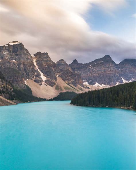 Moraine Lake - Sunrise vs Sunset. A complete guide for your visit ...